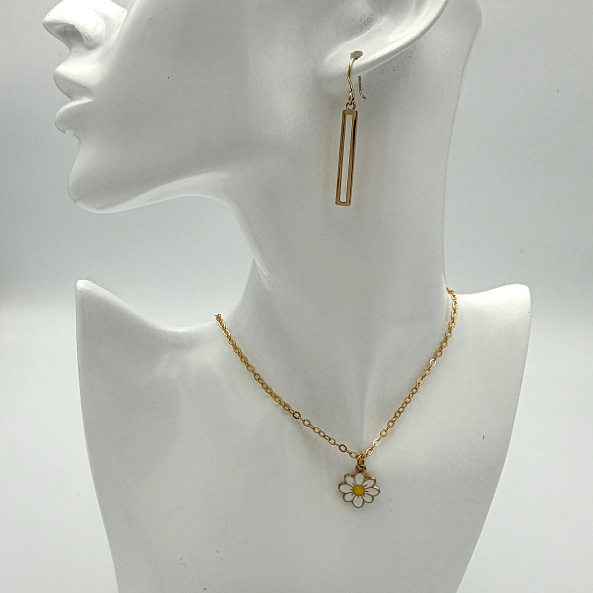 Leah Flower Necklace White