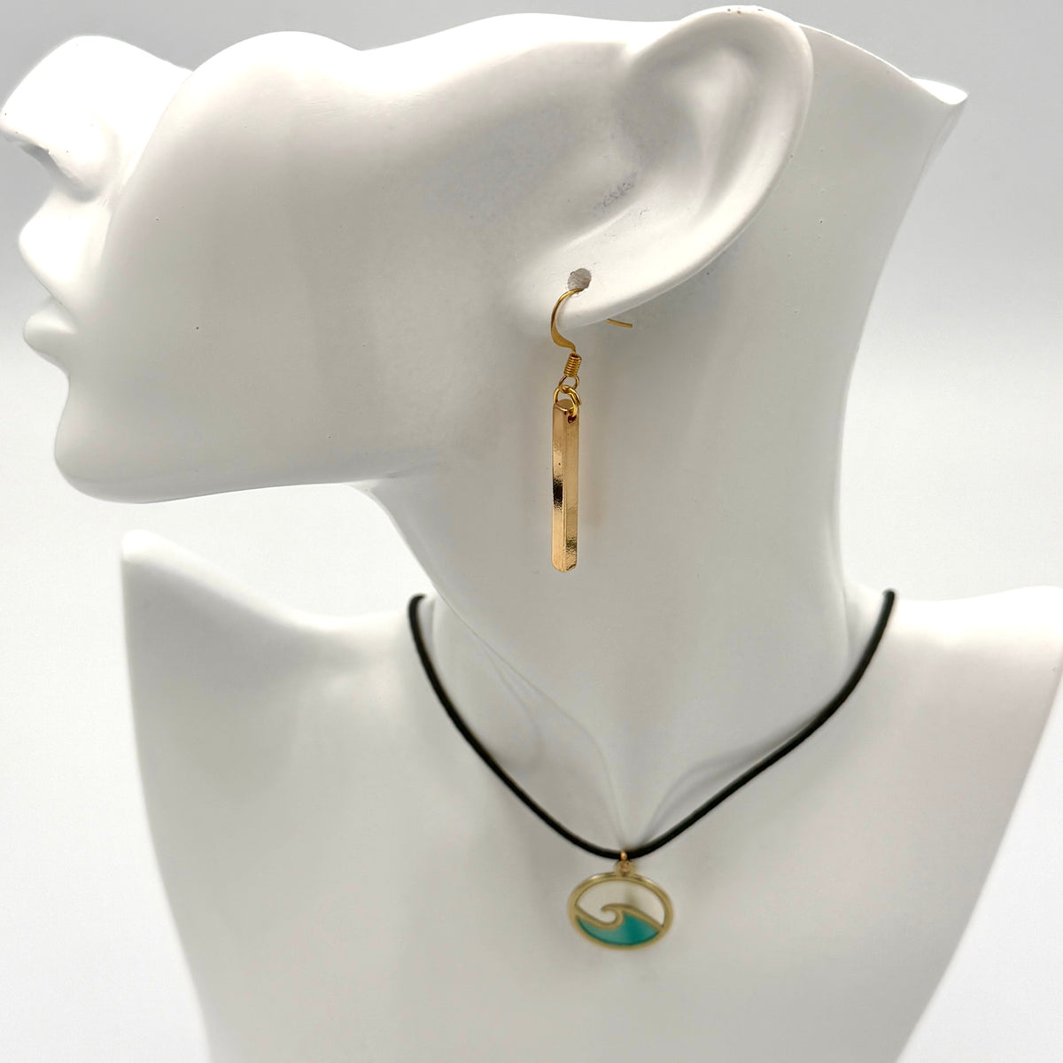 Linea Bar Earrings Gold