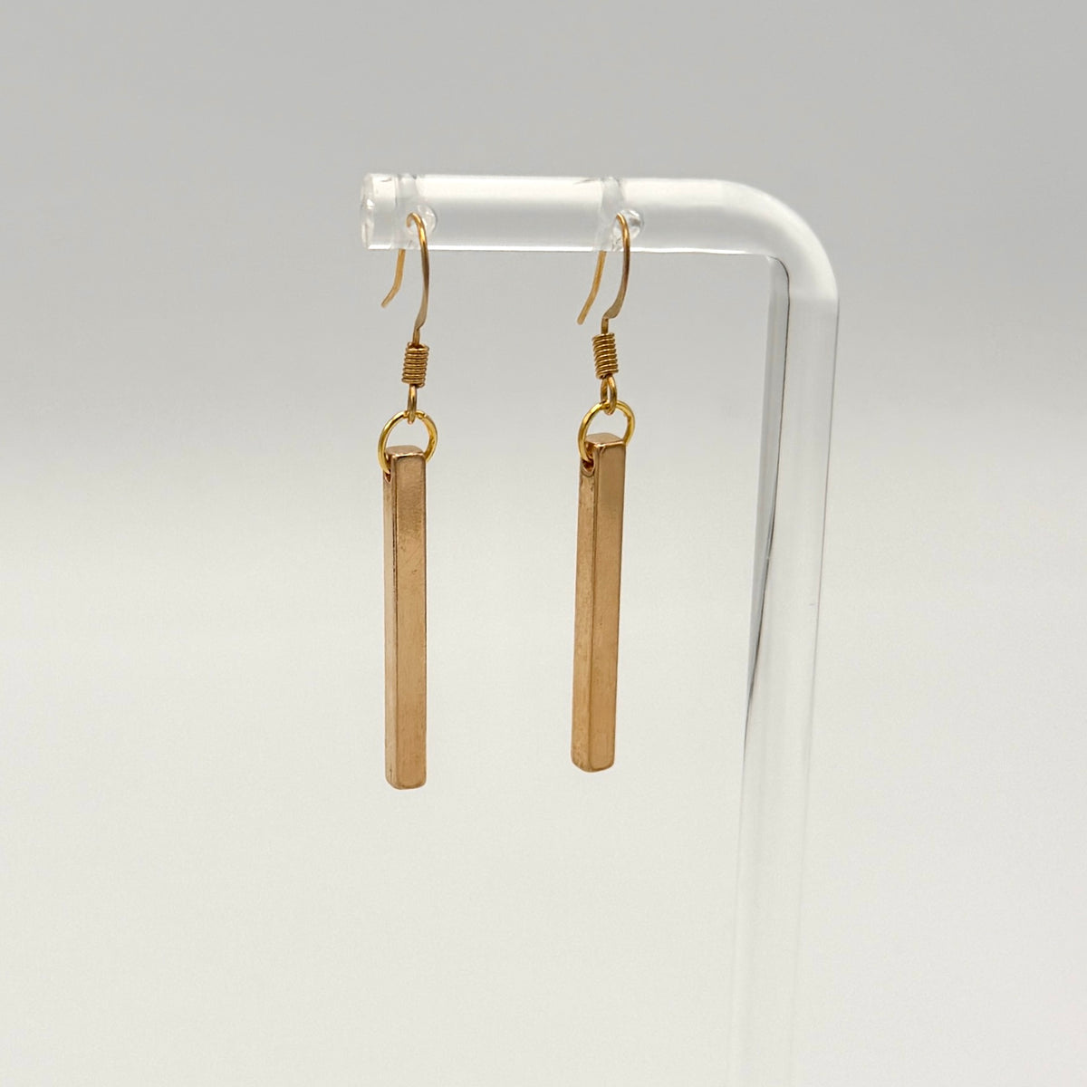 Linea Bar Earrings Gold