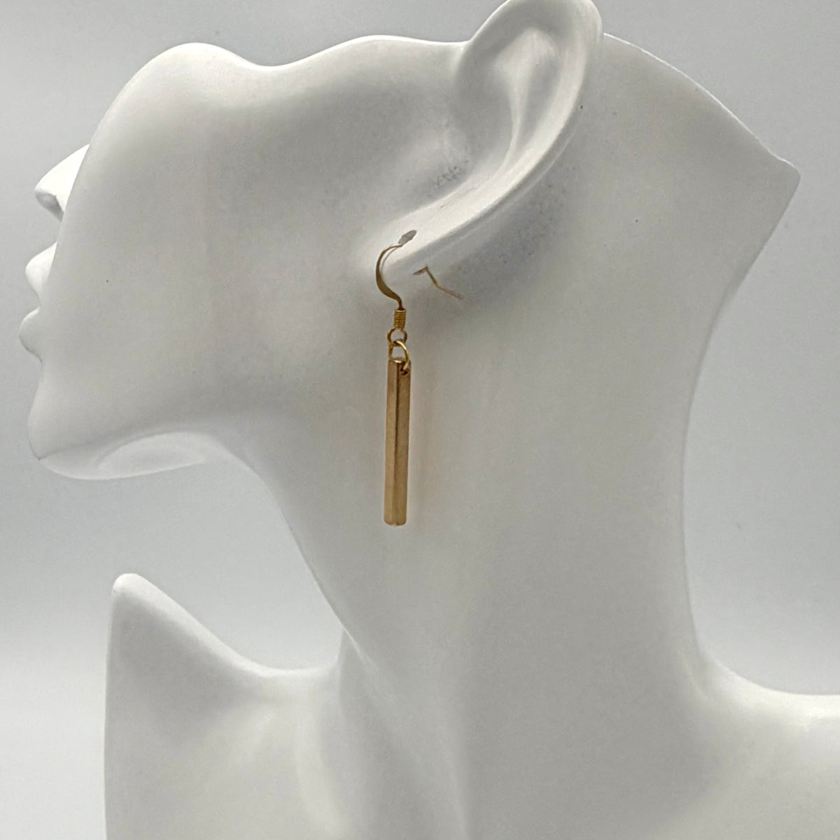 Linea Bar Earrings Gold